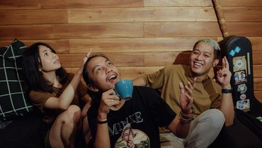 Lirik Lagu Tak Perlu Ada Senja - Suara Kayu feat. Fiersa Besari