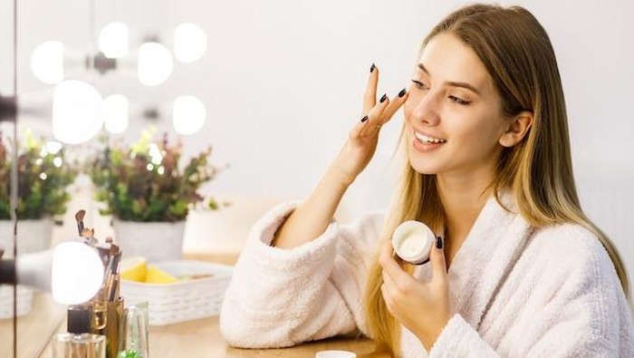 Lupa Pakai Skincare Sebelum Tidur Malam? Segera Lakukan 4 Hal Ini di Pagi Hari!