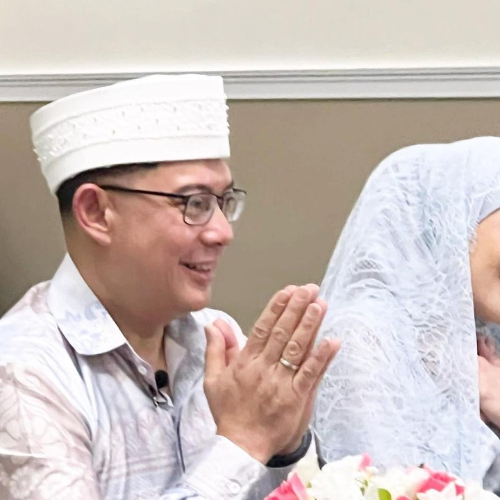 <p>Enggak hanya itu, pernikahan Terry dan Derly juga berlangsung tertutup. Hanya dihadiri oleh keluarga dan kerabat terdekat. (Foto: Instagram @terryputri)<br /><br /><br /></p>