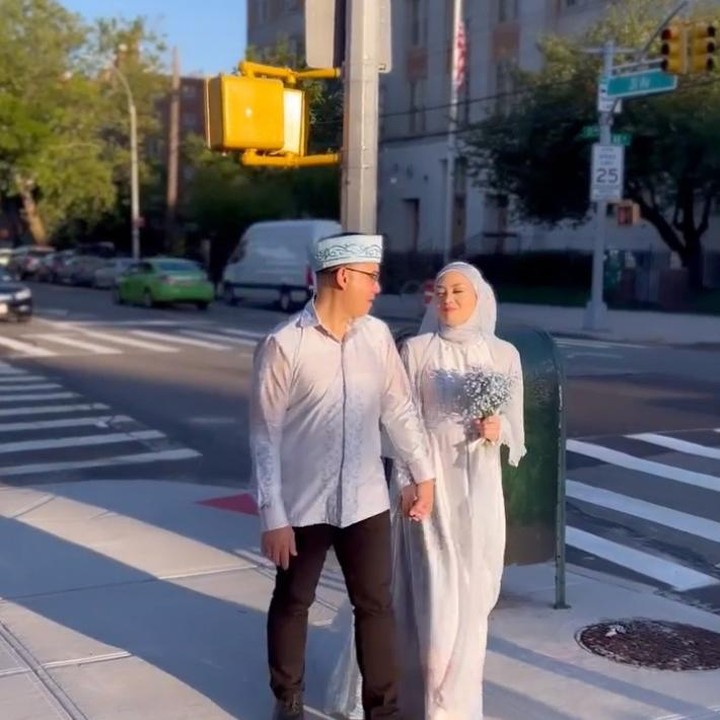 <p>Selamat menempuh hidup baru Terry dan Derly. Kita doakan, semoga pernikahan keduanya langgeng dan selalu diberi keberkahan ya, Bunda. (Foto: Instagram @terryputri)</p>