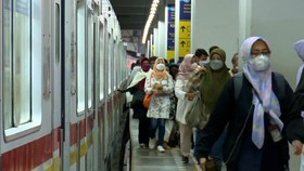 VIDEO: Penumpang Masih Bingung Perubahan Rute KRL