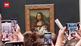 VIDEO: Lukisan Mona Lisa Diolesi Kue oleh Nenek Palsu