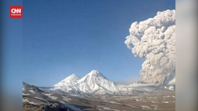 VIDEO: Gunung Bezymianny di Rusia Erupsi. Abu Vulkanis Sejauh 365 KM