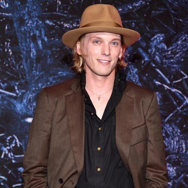Jamie Campbell Bower Minta Maaf Rahasiakan Peran Vecna di 'Stranger Things'
