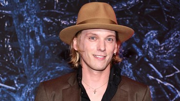 img-title Jamie Campbell Bower Minta Maaf Rahasiakan Peran Vecna di 'Stranger Things'