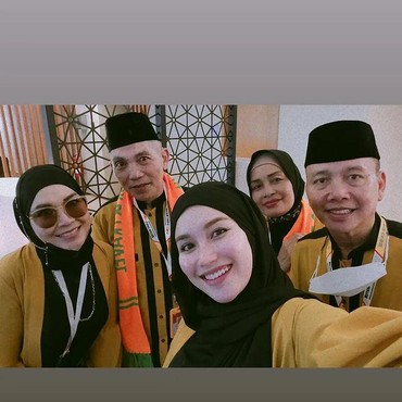 Doa Ayu Ting Ting saat Ibadah Umrah, Salah Satunya Minta Jodoh