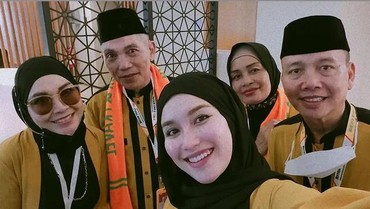 img-title Doa Ayu Ting Ting saat Ibadah Umrah, Salah Satunya Minta Jodoh