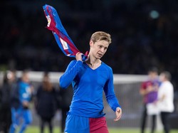 Ronald Koeman: De Jong Maunya Bertahan di Barcelona