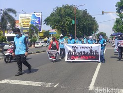 Long March Pengungsi Afganistan di Tengah Kota Sidoarjo Sempat Ganggu Lalin