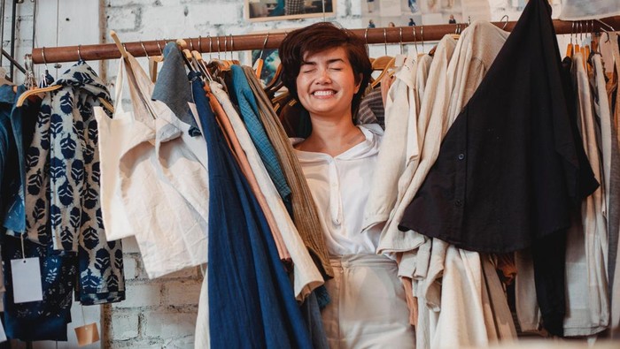Mengenal Circular Fashion, Kurangi Limbah Tekstil dengan Beri Umur Panjang Pada Pakaian