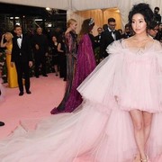 Adu Gaya Selebriti Mengenakan Tulle Dress! Dari Kendall Jenner hingga Ariana Grande, Siapa Paling Modis?