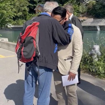 Pelukan Penyelamat Adik Eril untuk Ridwan Kamil