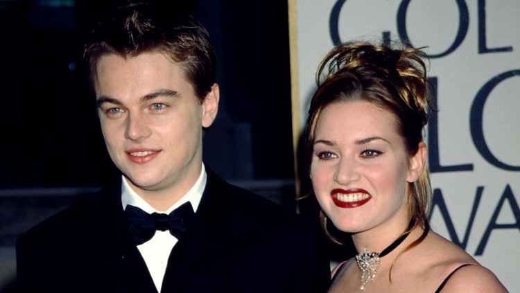 BEVERLY HILLS, CA - JANUARY 18: Actor Leonardo DiCaprio and actress Kate Winslet attend the 55th Annual Golden Globe Awards on January 18, 1998 at the Beverly Hilton Hotel in Beverly Hills, California.  (Photo by Ron Davis/Getty Images)