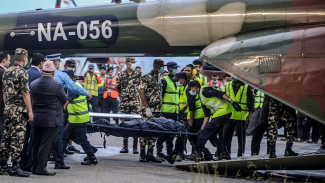 Tim penyelamat pada Selasa (31/5) berhasil menemukan 22 jenazah pesawat Tara Air yang jatuh di perbukitan Nepal.