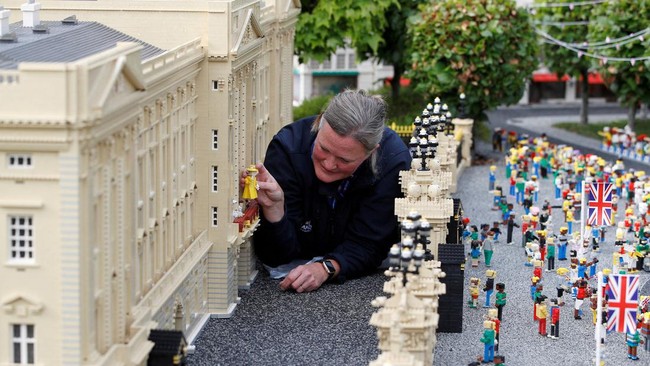FOTO: Uniknya Miniatur Lego Perayaan Platinum Jubilee Ratu Inggris