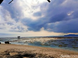 Ombak Pantai Plengkung Mengecil, Gelaran WSL Banyuwangi Terhenti 3 Hari