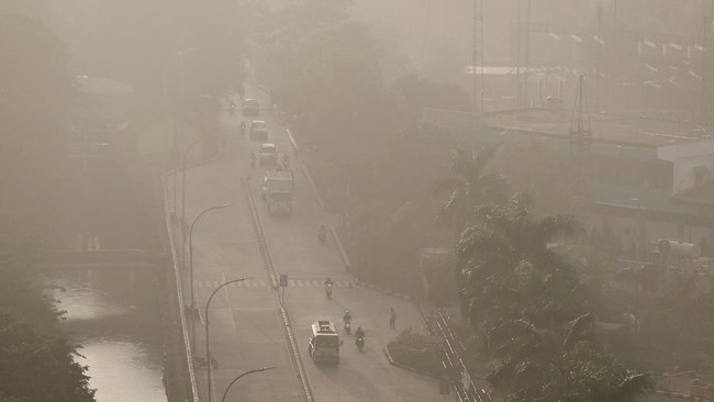 Kualitas udara di DKI Jakarta tercatat menjadi yang terburuk di dunia berdasarkan situs AQ Index hari ini, Rabu (15/6).