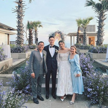 7 Potret Prilly Latuconsina & Iman Usman Tampil Mesra di Resepsi Maudy Ayunda