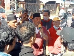 Warga Demo Jalan Antang Rusak, Rahman Pina Teken Janji Perbaikan Tahun Ini