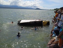 Mobil Box Terjun ke Laut di Bima, Kepala Sopir Luka Robek