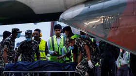 FOTO: Proses Evakuasi Jasad Seluruh Penumpang Pesawat Tara Air Nepal
