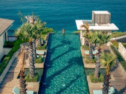 Indahnya Six Senses Uluwatu, Venue Resepsi Pernikahan Maudy Ayunda