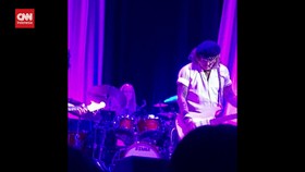 VIDEO: Johnny Depp Jadi Bintang Tamu Spesial di Konser Jeff Beck