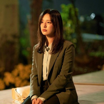 Nggak Hanya Yeom Mi Jeong, 4 Tokoh Utama di Drama Korea Ini Juga Berkepribadian Introvert