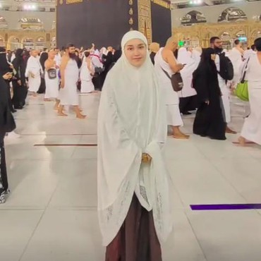 Kondisi Terkini Ayu Ting Ting Usai Jatuh Sakit Ketika Tiba di Mekkah