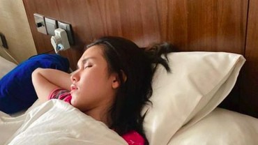 Ayu Ting Ting Jatuh Sakit di Mekkah, Badan Panas hingga Muntah-muntah