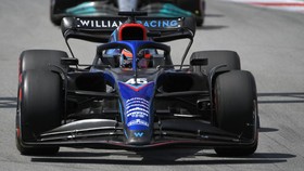 Pembalap Formula E Jatuh Cinta pada Lemper dan Pisang Goreng