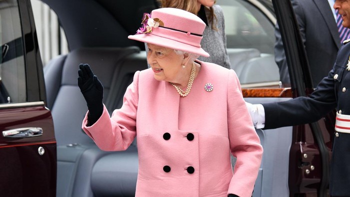 Terpopuler: Kebiasaan Menarik Ratu Elizabeth II yang Bikin Umur Panjang - Ivana Trump Meninggal Dunia