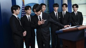 FOTO: Momen BTS Pidato Lawan Isu Anti-Asia di Gedung Putih AS