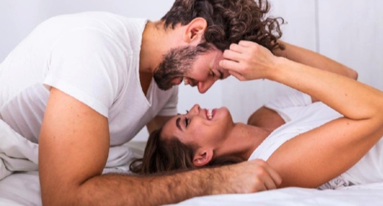 Mengenal Posisi Seks Eagle, Variasi Misionaris yang Bikin Bercinta Makin Hot Pernahkah Bunda mencoba variasi posisi seks eagle? Posisi seks eagle bisa membuat Bunda mencapai orgasme dan bercinta semakin hot. Yuk pahami lebih lanjut.