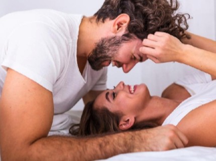 Mengenal Posisi Seks Eagle, Variasi Misionaris yang Bikin Bercinta Makin Hot