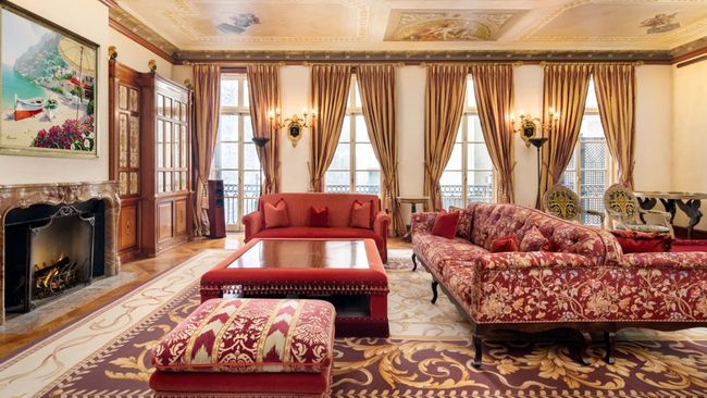 Bekas Rumah Mewah 6 Lantai Gianni Versace dengan Harga Rp1 T Bekas townhouse milik mendiang Gianni Versace di Manhattan, New York kini dijual dengan harga US$70 juta atau sekitar Rp1 triliun.