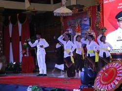 Teater Jineng Suguhkan Bung Karno dan Romansa Tirta Empul