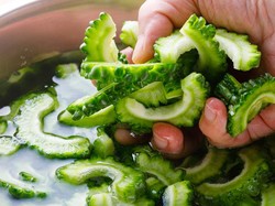 Di Balik Rasa Pahitnya, Pare Punya 5 Manfaat Kesehatan Ini