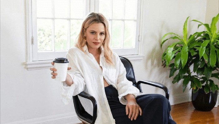 Inspirasi Outfit ke Kantor dari Para Girlboss Paling Modis Inspirasi Outfit ke Kantor dari Para Girlboss Paling Modis
