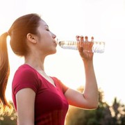 Ups, Jangan Sampai Overhidrasi! Ini 7 Tanda Kamu Terlalu Banyak Minum Air Putih Menurut Dokter