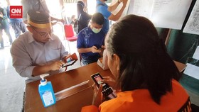 VIDEO: Keluarga Harap Pencarian Korban KM Ladang Pertiwi Dilanjutkan