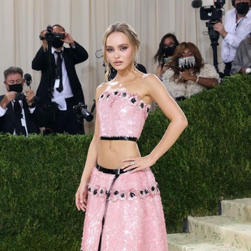 img-title Mengikuti Jejak Karier Sang Ayah di Dunia Akting, Intip Awal Perjalanan Karier Lily-Rose Depp