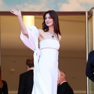 img-title Awet Muda di Usia 40 Tahun, Ini Transformasi Gaya Anne Hathaway!