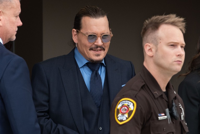 1399596114 FAIRFAX, VIRGINIA - MAY 27: Actor Johnny Depp (R) takes a break during his trial at a Fairfax County Courthouse on May 27, 2022 in Fairfax, Virginia. Closing arguments in the Depp v. Heard defamation trial, brought by Johnny Depp against his ex-wife Amber Heard, begins today. (Photo by Kevin Dietsch/Getty Images)