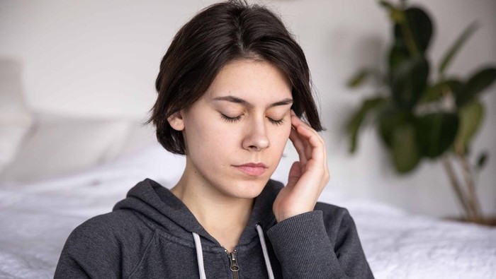 5 Zodiak yang Dikenal Suka Overthinking Sendiri, Cek Termasuk Kamu Nih?