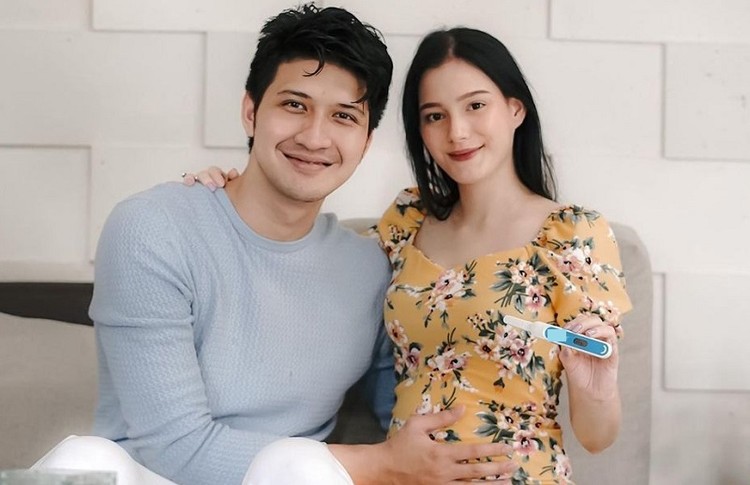 Aditya Zoni kaget sang istri sudah mengandung selama 3 bulan. Kira-kira gejala apa yang akan Bunda rasakan di awal kehamilan? Yuk simak disini!