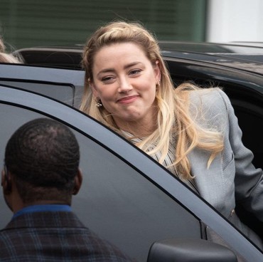 Amber Heard Kepergok Selingkuh Ciuman dengan Model Sesama Jenis