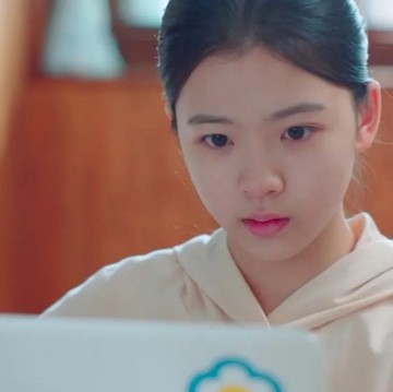 Bikin Penasaran Sejak Awal, 3 Drama Korea Ini 'Rahasiakan' Identitas Orang Tua dari Anak Karaker Utama
