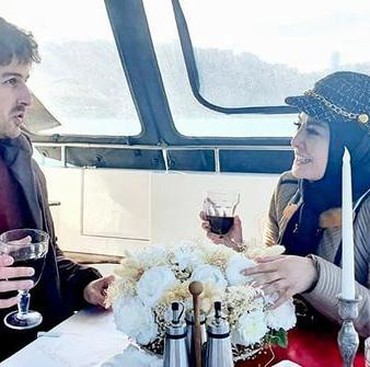 13 Tahun Menjanda, Cici Paramida Gandeng Pria Muda dari Arab