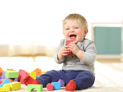 8 Cara Stimulasi Keterampilan Motorik Kasar dan Halus Bayi Mulai Usia 6 Bulan